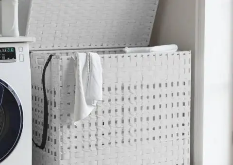 Coș de rufe cu roți, alb, 66x35x60 cm, ratan - 1/5