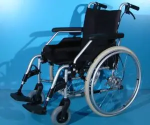 Scaun cu rotile - Meyra   latime sezut 48 cm