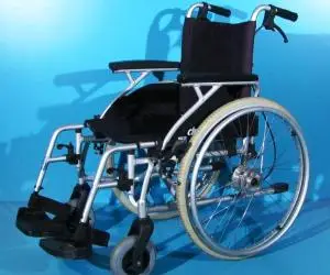 Scaun cu rotile Drive - latime sezut 45 cm