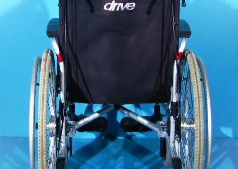 Scaun cu rotile Drive - latime sezut 45 cm - 6/7