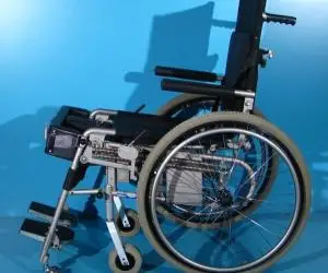 Scaun cu rotile cu verticalizare electrica Levo