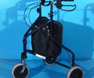 Cadru de mers cu 3 roti -Rehaforum Medical