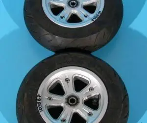 Roata originala cu cauciuc si camera 75/85-5 (3.00-5) - set