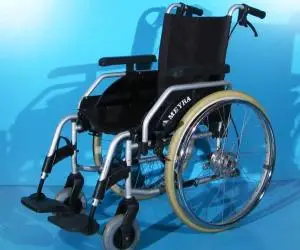 Scaun cu rotile  Meyra - latime sezut 43 cm