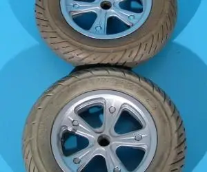 Roata originala cu cauciuc si camera  3.00-8