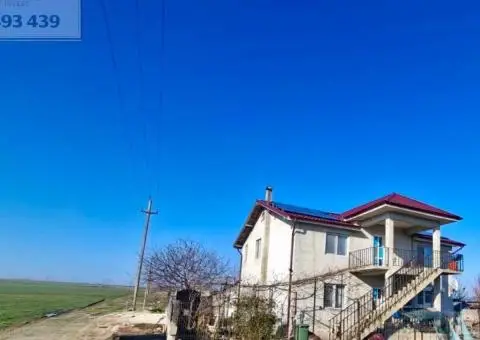 De vânzare – Casă in Castelu - 7/9