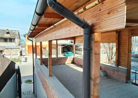 CASĂ MODERNIZATĂ INTEGRAL – ZONA ROTUNDA (CIMENT) - 3/10