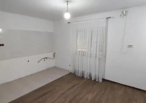 CASĂ MODERNIZATĂ INTEGRAL – ZONA ROTUNDA (CIMENT) - 8/10