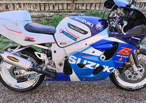 SUZUKI GSXR 600 ! ca NOU - 8/10