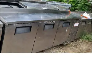 Masa rece cu 3 usi 240 x 83 x 90 h cm, cu roti si cu spatiu rece pentru GN-uri