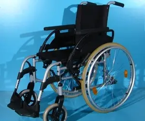 Scaun cu rotile  Breezy - latime sezut 40 cm