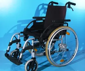 Scaun cu rotile handicap latime sezut 44 cm Breezy