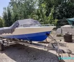 Barca fibra cu motor si peridoc