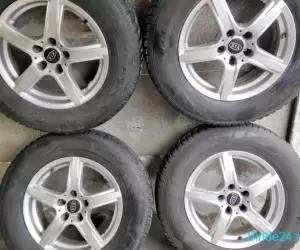 Cerchi con gomme.