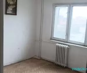 vand apartament 3 camere,decomandat,zona Gheorghe Lazar,direct de la proprietar