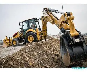 Închiriez Buldoexcavatoare cu Atașamente Diverse