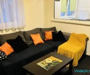Piata Romana apt. mobilat utilat foto pe email/whatsapp ;  contract Anaf 525 Euro
