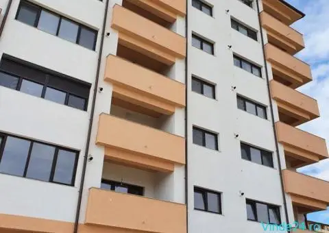 Spatiu comercial parter de inchiriat - 73 mp - 600 €/lună - Showroom Bloc DC5, Ramnicu Valcea - 9/10