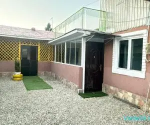 Casă individuală cu garaj și curte – Sector 5