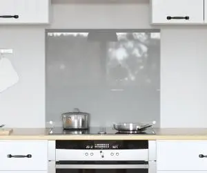 Contrablat bucătărie gri deschis 70x60x0.6 cm sticlă securizată