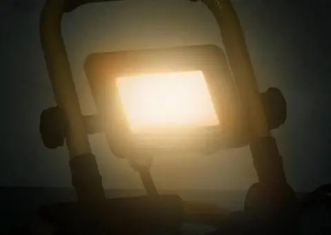 Proiector cu LED și mâner, alb cald, 20 W - 2/5